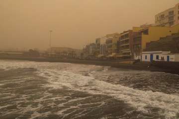 Telde advierte del peligro del baño en las playas del municipio (Foto Antonio Rico)